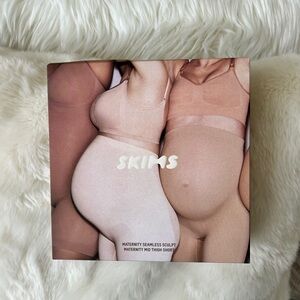 Skims Solutionwear Maternity mid thigh short